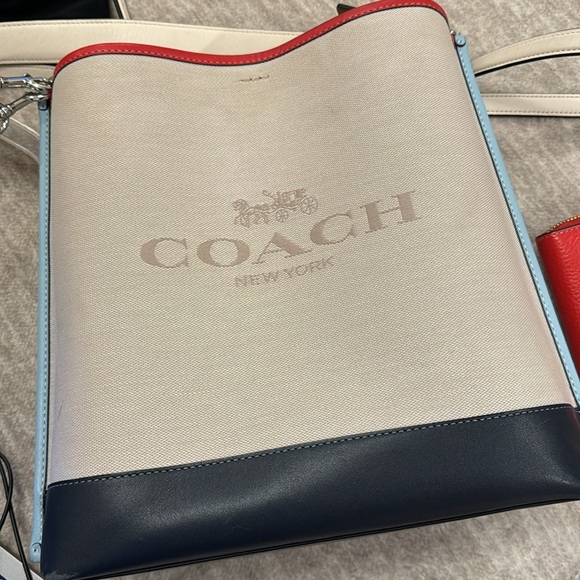 2-Fer Mollie Bucket Bag in Colorblock w/matching wallet - Picture 8 of 14